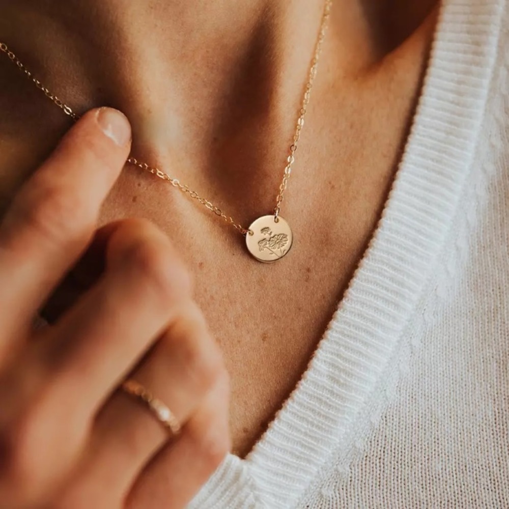 Minimalist Birth Flower Bohemian Pendant Necklace - Picture 4 of 16